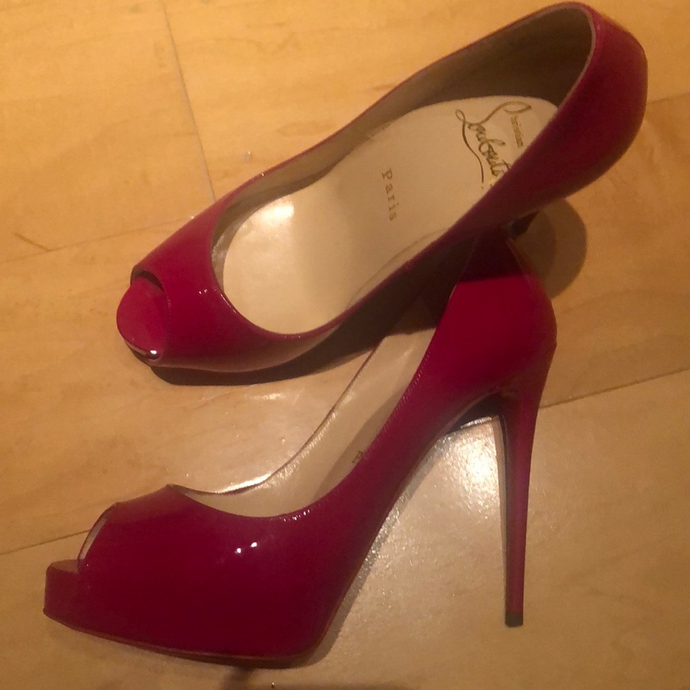 Christian Louboutin peep-toe. (brand new)